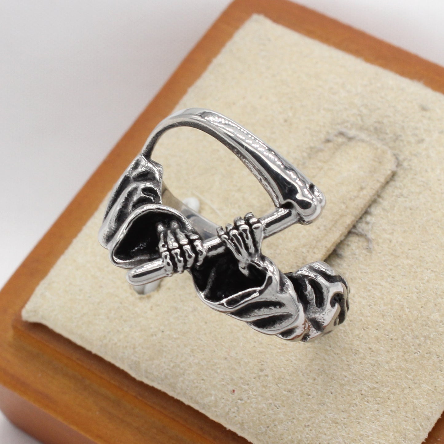 Planderful Everyday Genie – Personalized Retro Sickle Men's Titanium Steel Ring for European and American Jewelry Wholesale