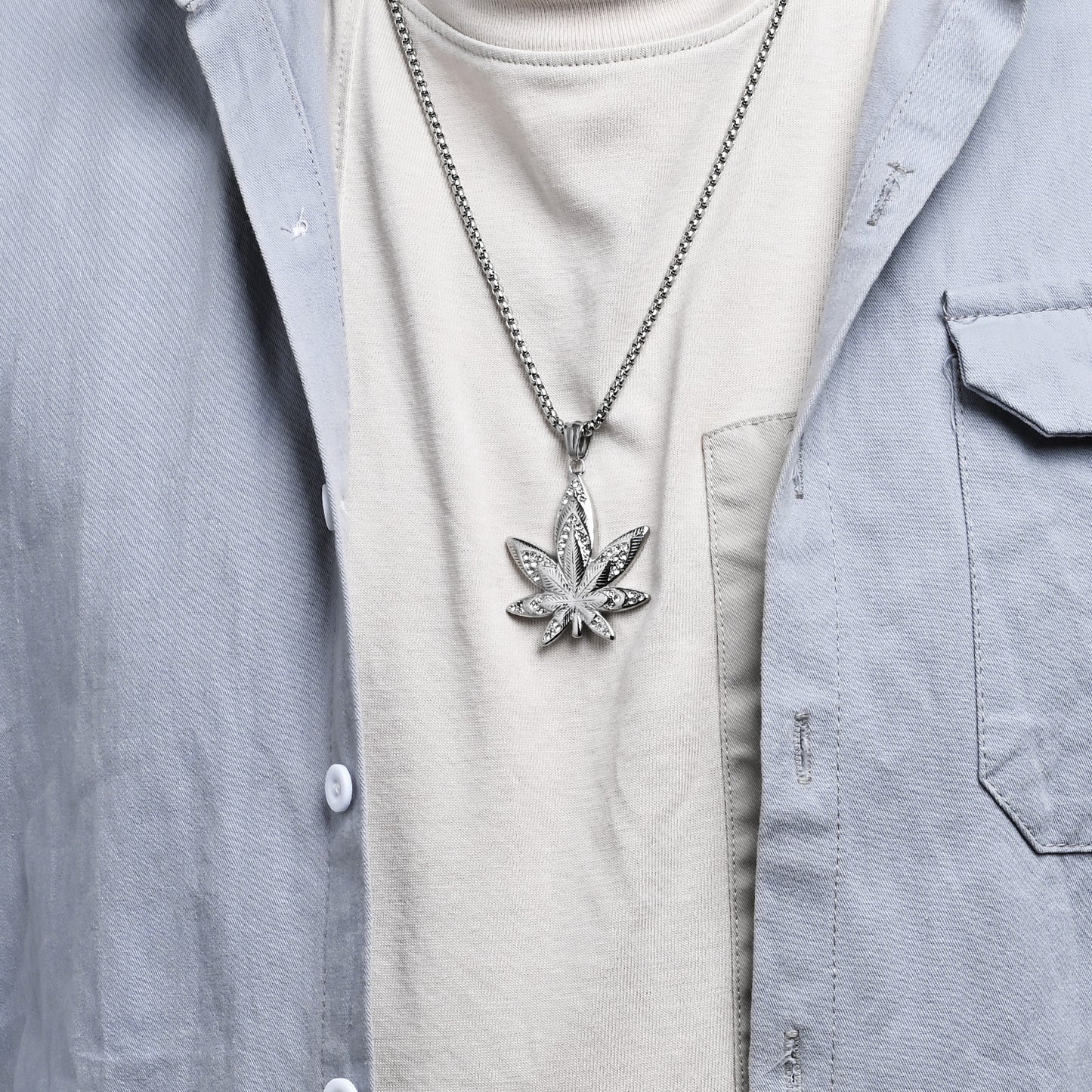 European and American Hip Hop 18K Gold Maple Leaf Necklace