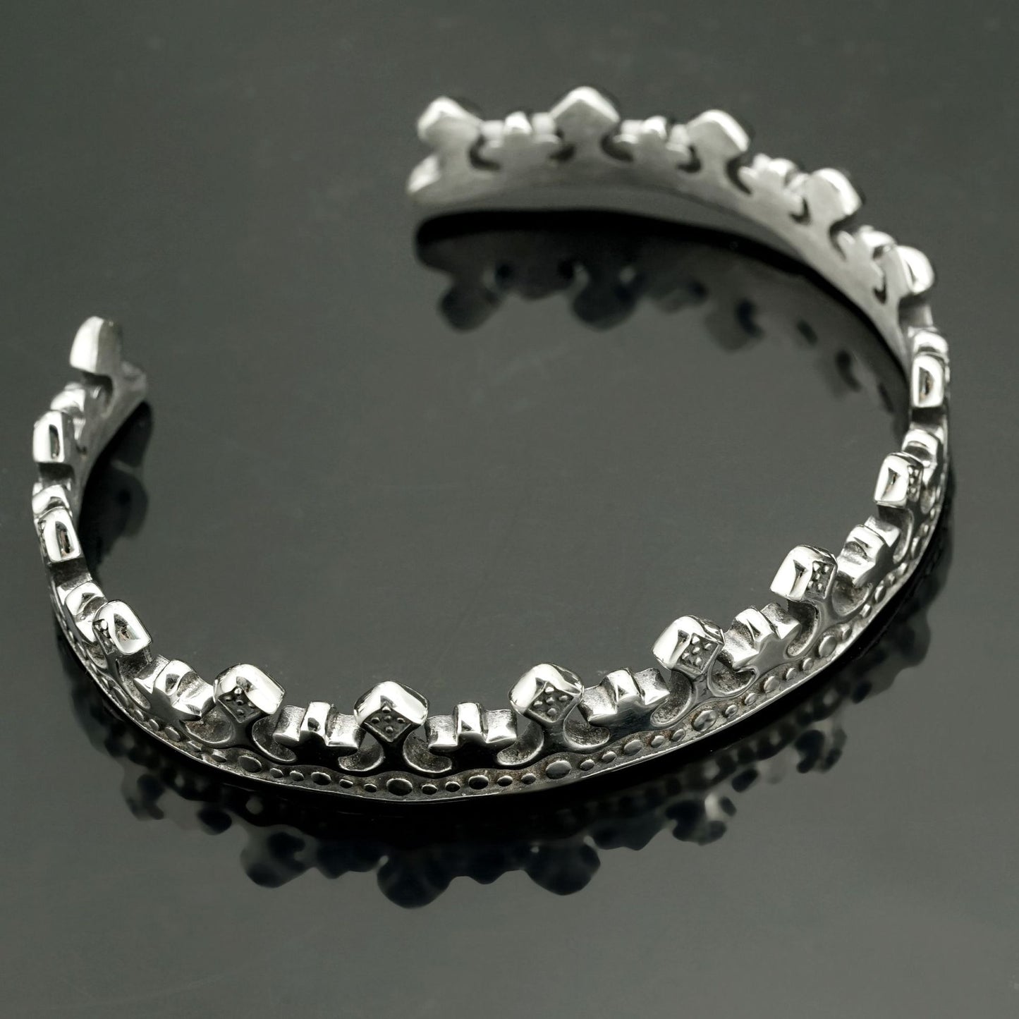 Planderful Everyday Genie Durable Titanium Stainless Steel Bracelet For Unisex Fashion Lovers Retro Crown Opening