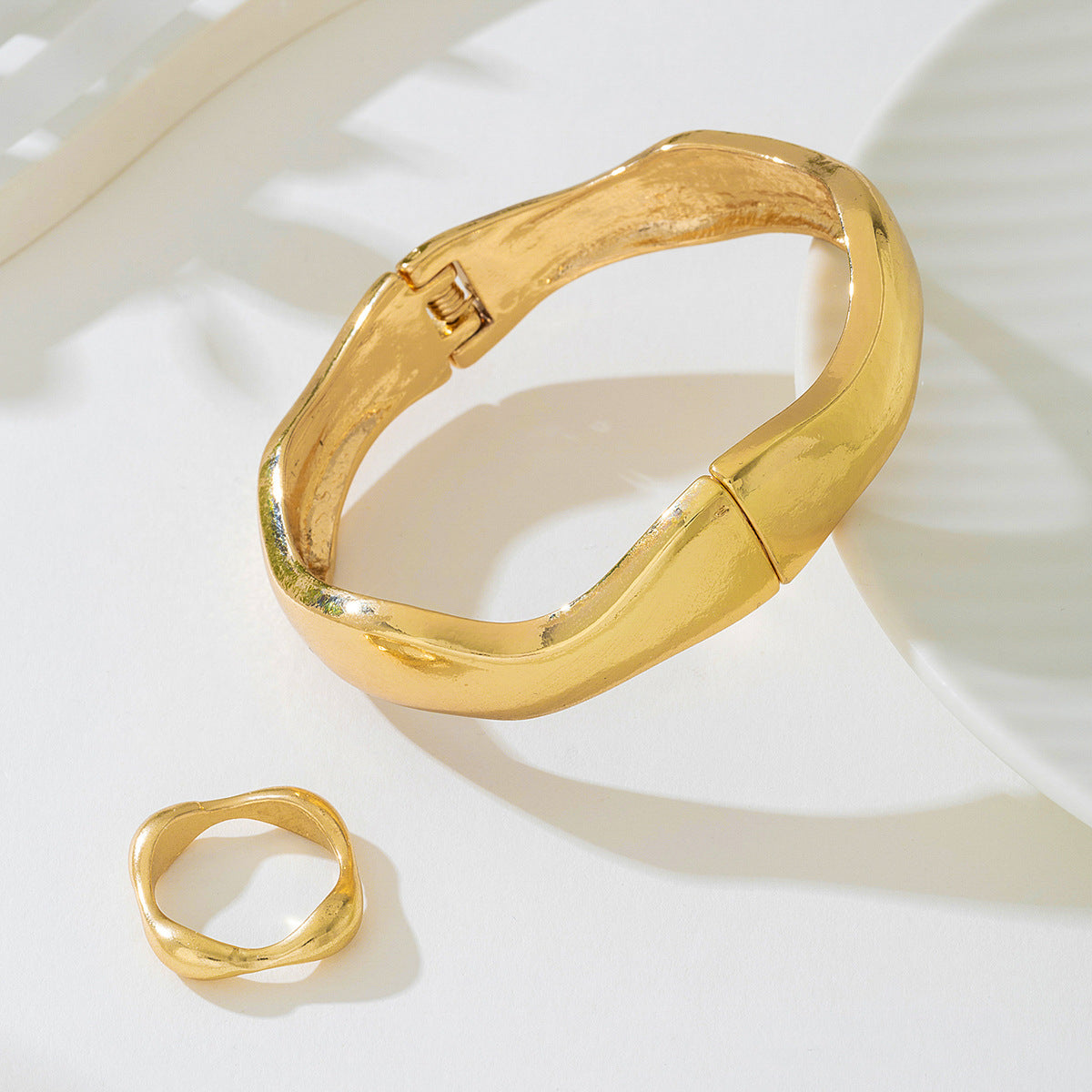 Planderful Vienna Verve Jewelry Set – Fashionable Retro Metal Design