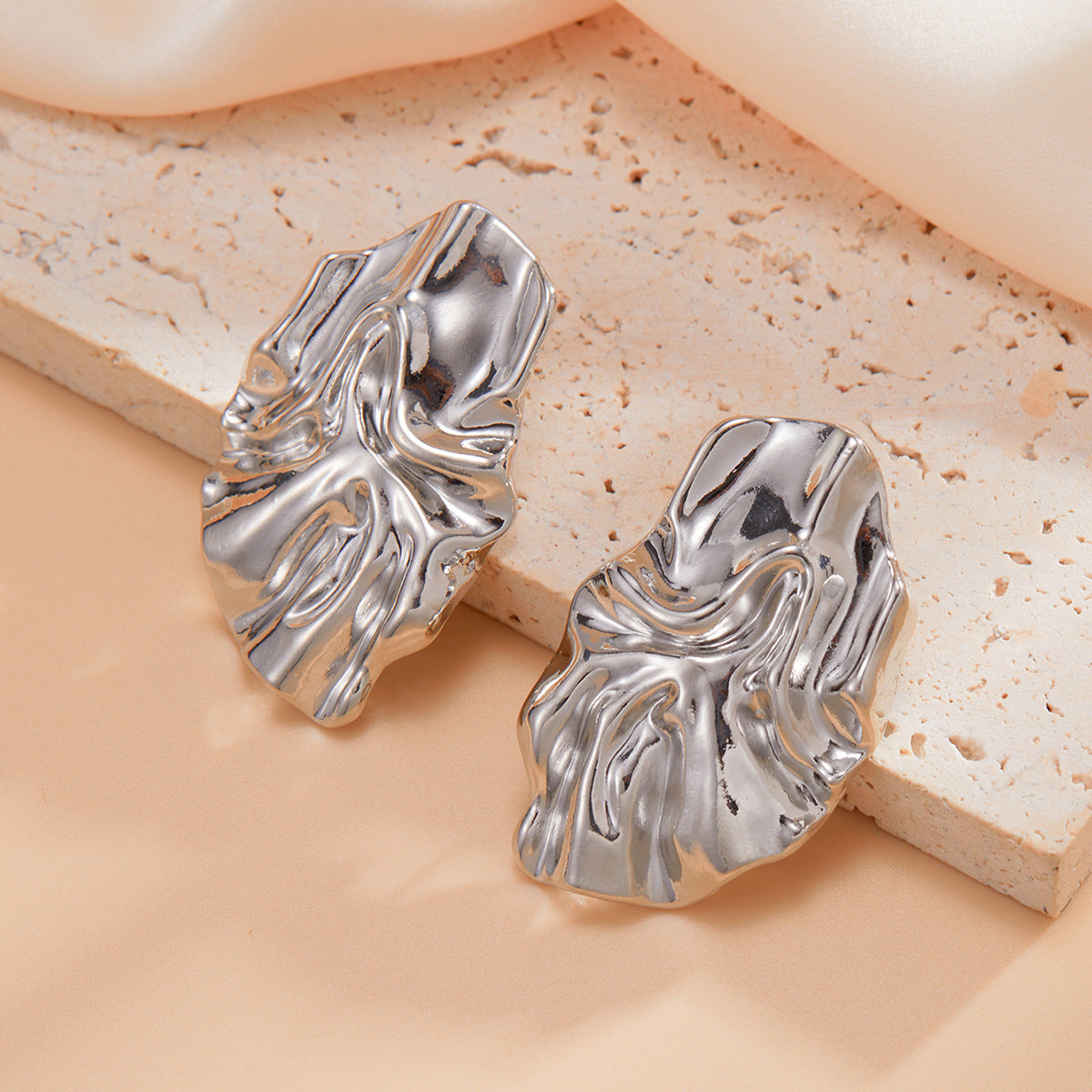 Planderful Vienna Verve Earrings – Retro Leaf Design