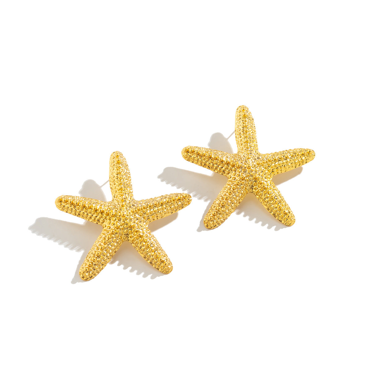 Spicy Starfish Pendant Necklace with Ocean Style for Women, Featuring a Single Layer Design and Alloy Material.
