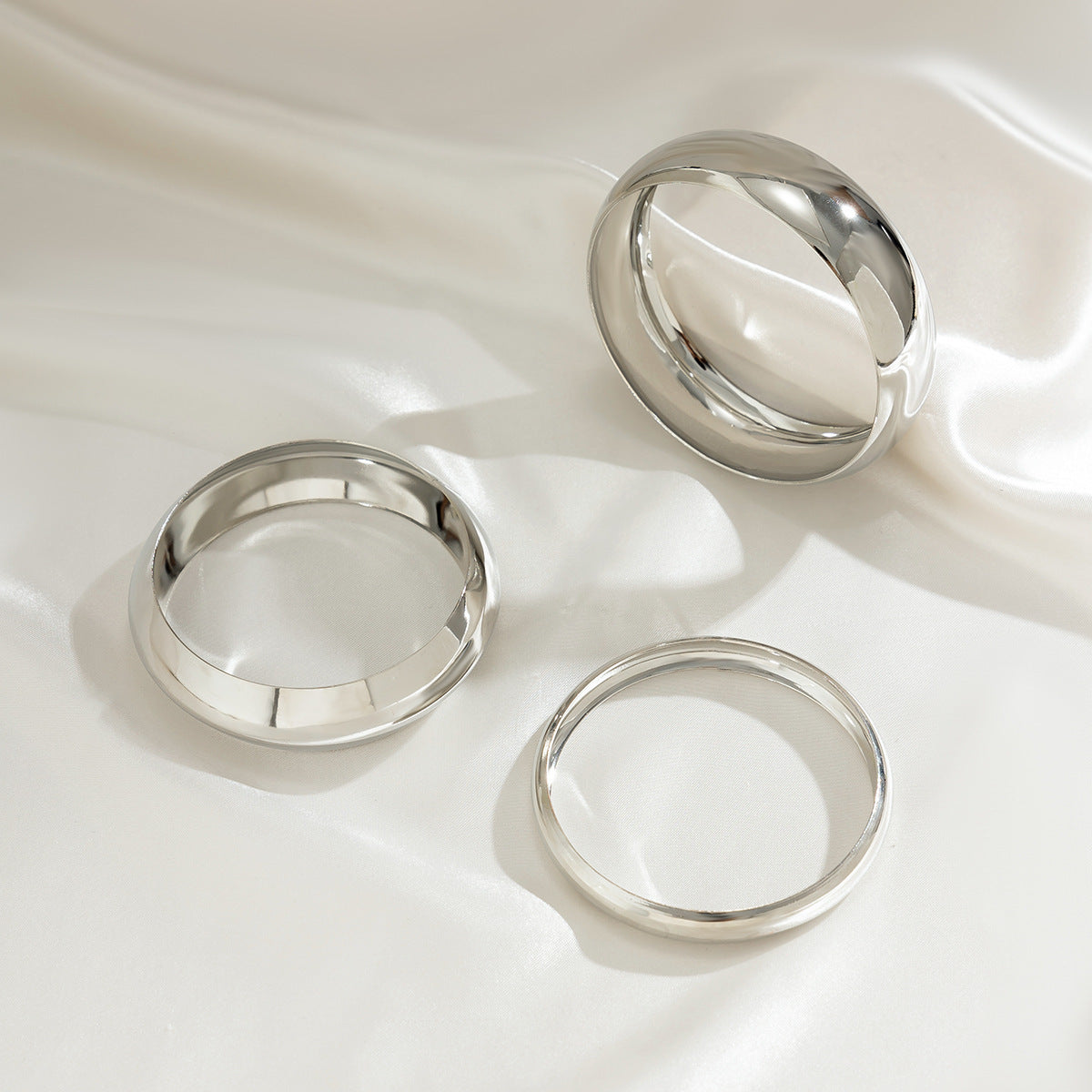 Planderful Vienna Verve Wide Glossy Metal Bracelet Set for Street Style Chic Women