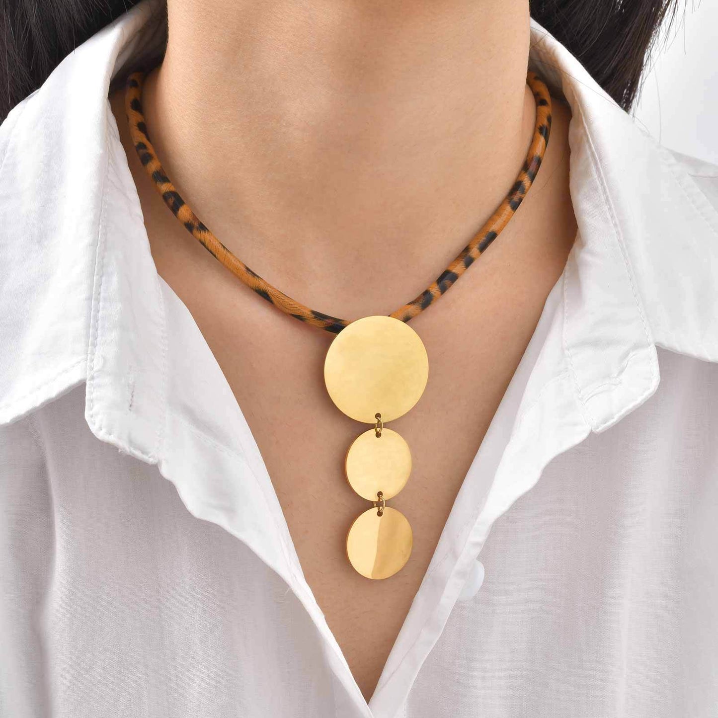 Stainless Steel Irregular Disc Leopard Print Leather Rope Sunflower Leaf Design Necklace