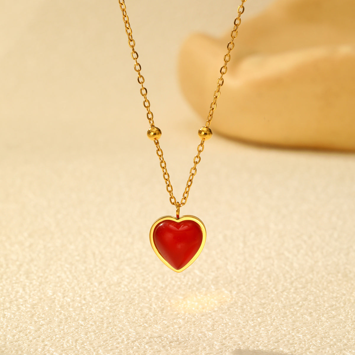 Gangfeng Ladies Delicate Clavicle Chain Stainless Steel Bead Chain Red Resin Heart Necklace