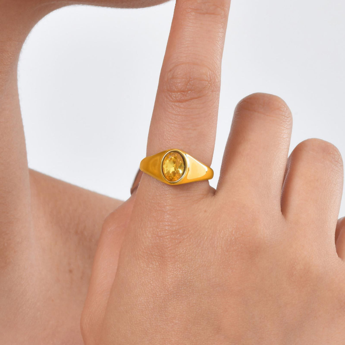Stainless Steel Gold-Plated Oval Zircon Ring – Classic Daily Women's Titanium Steel