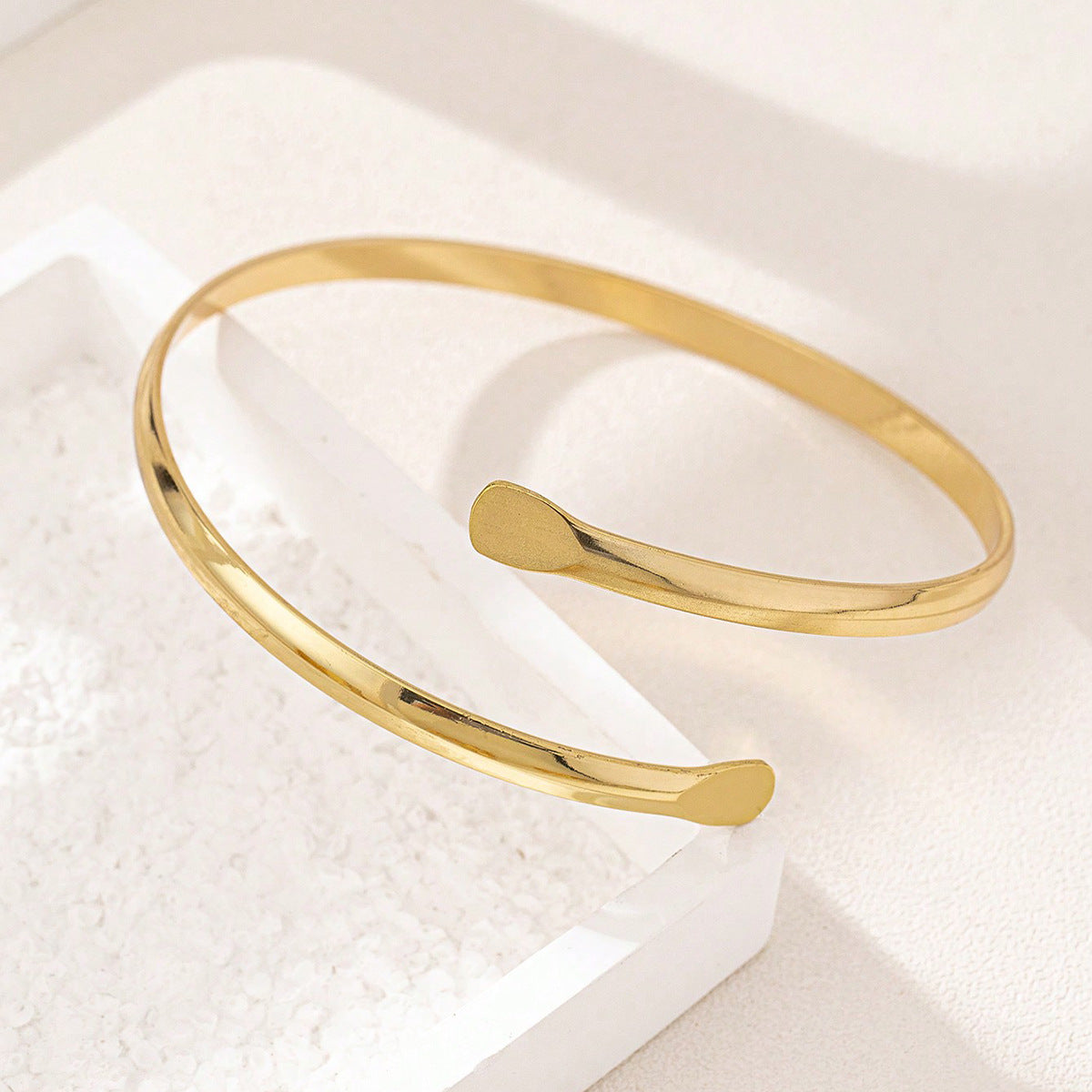 Planderful Vienna Verve Bracelet – Stylish Minimalist Metal Design