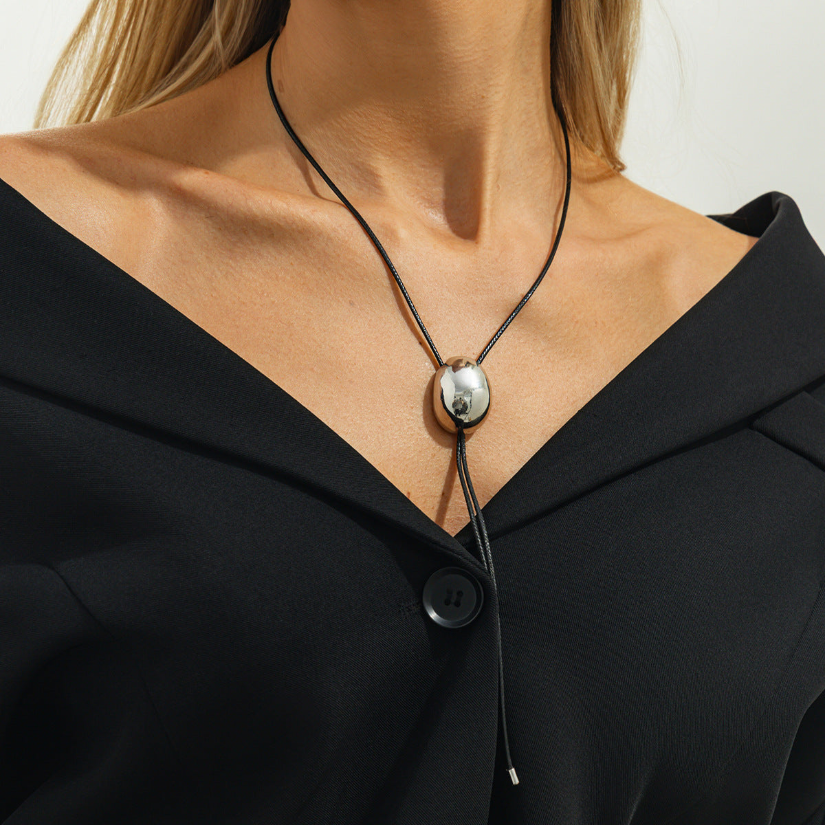 Glossy Semicircle Cord Necklace