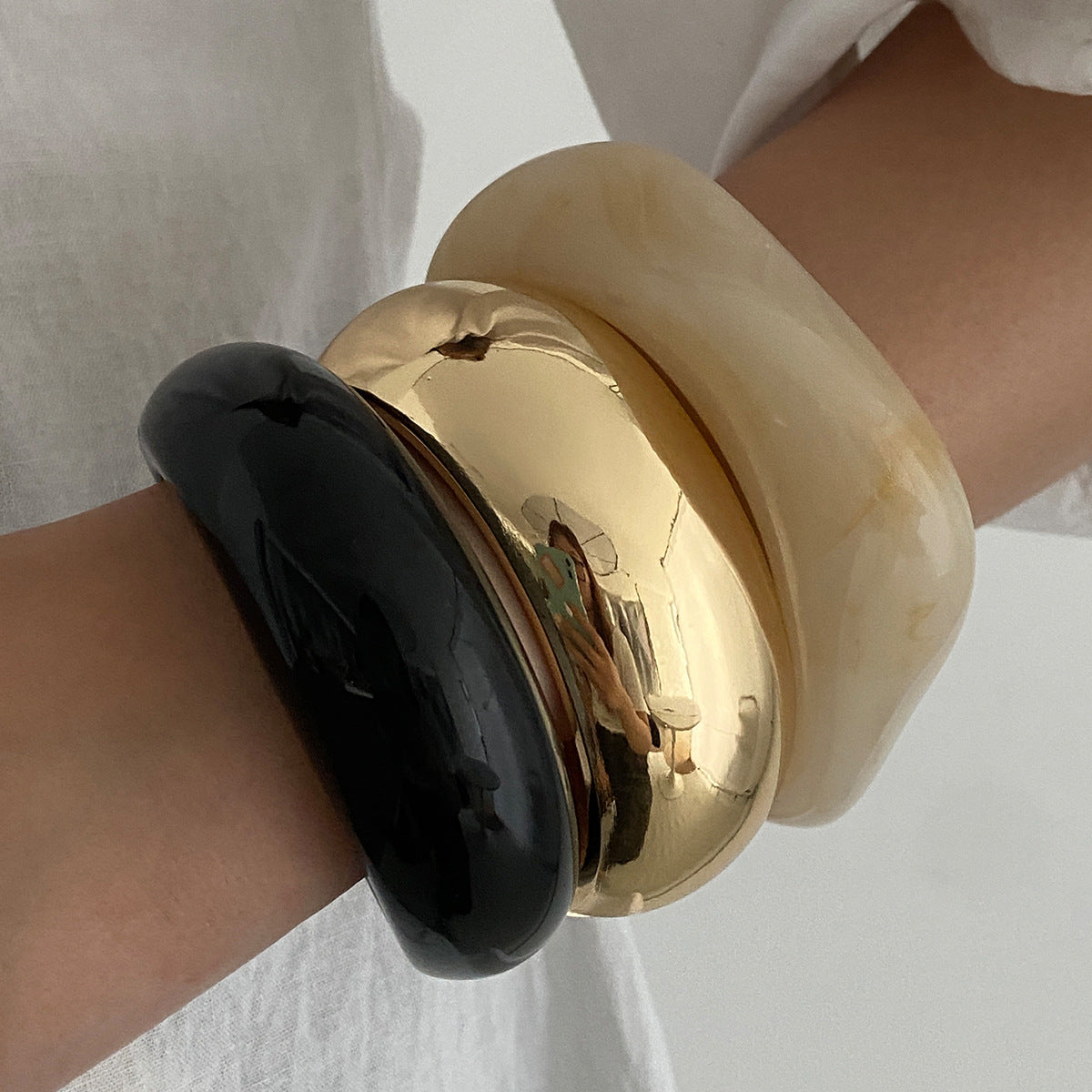 Design Light-Sensitive Surface Ring Opening Bracelet Smudging Irregular Bracelet