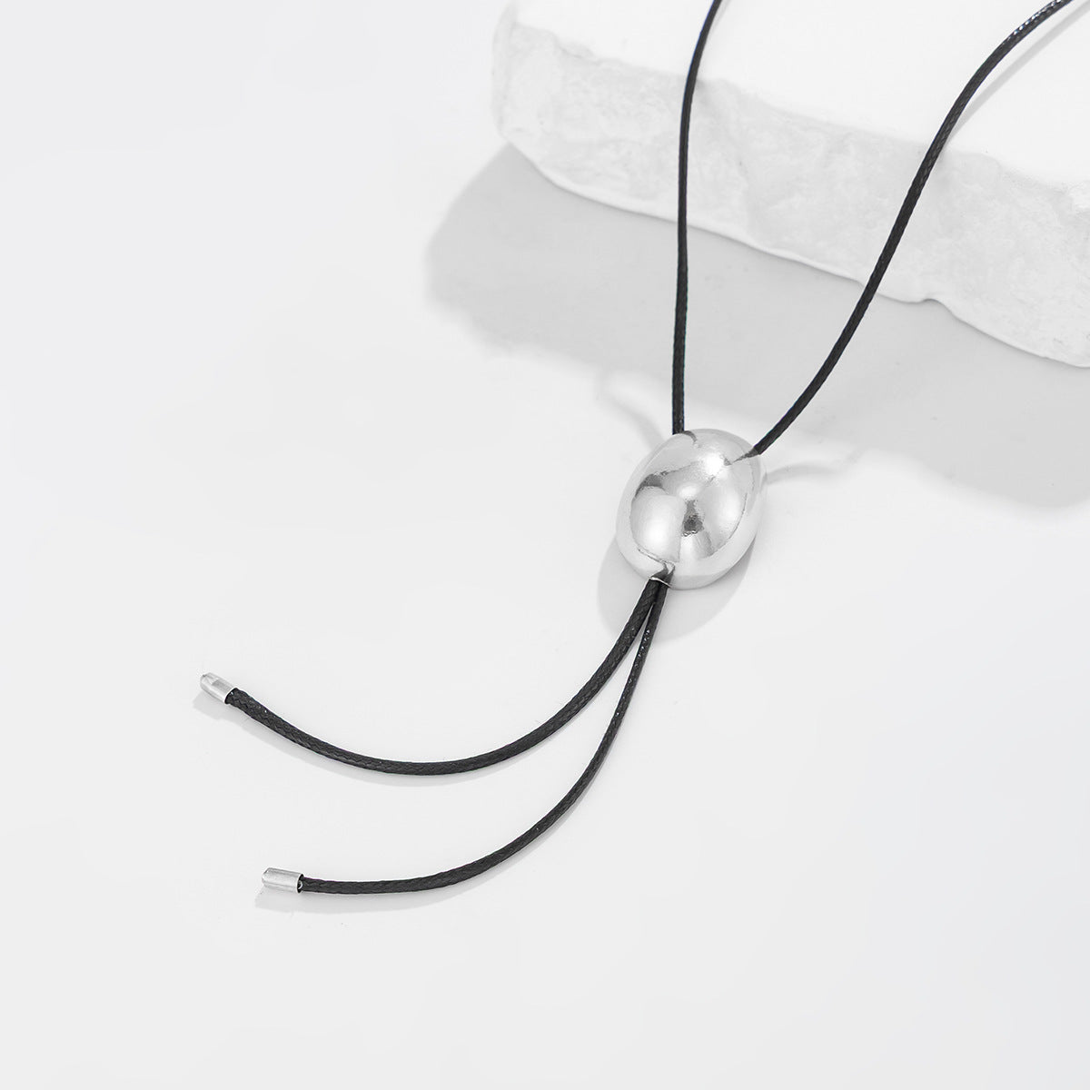 Glossy Semicircle Cord Necklace