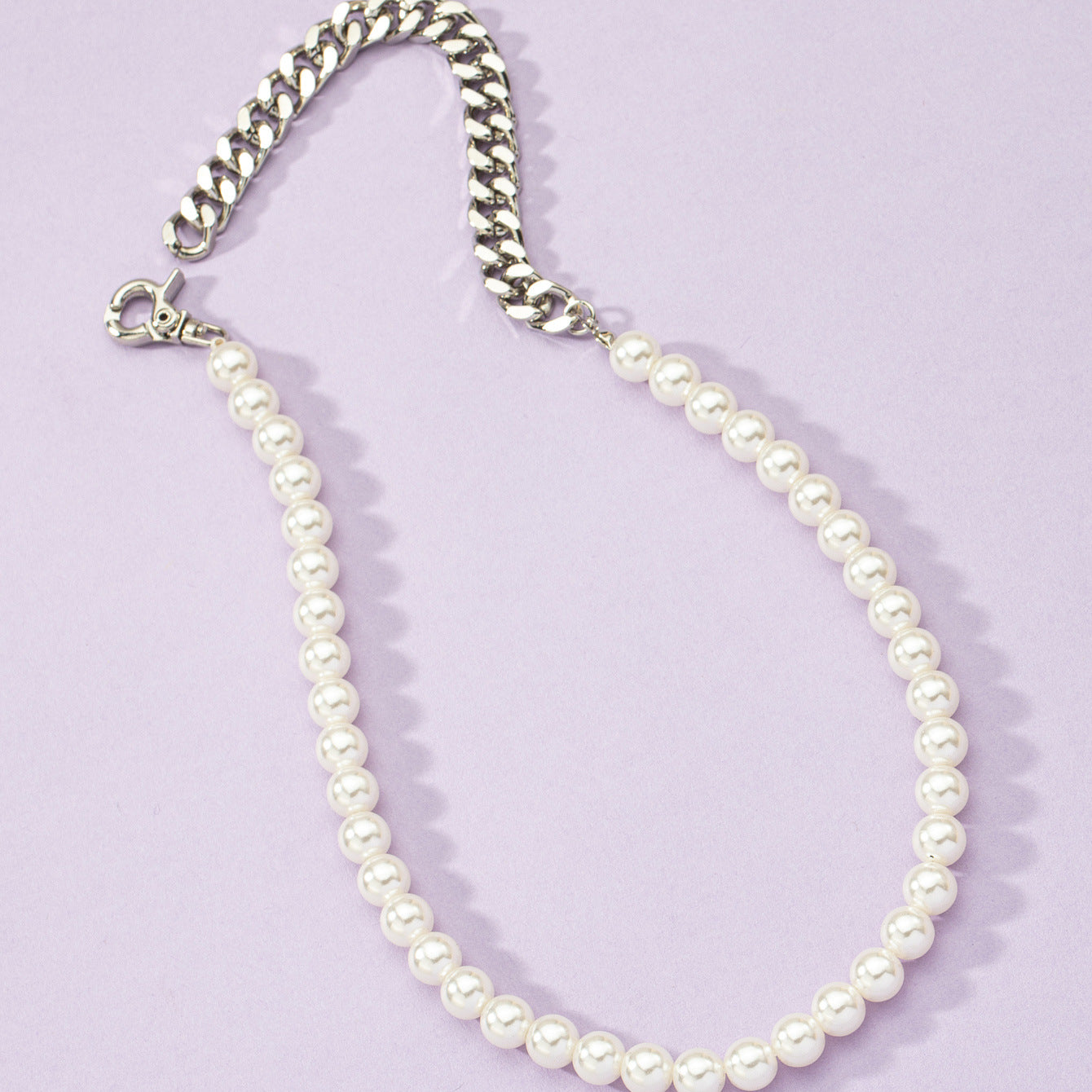 French Pearl Collar Necklace with Adjustable Design and Light Luxury Accent