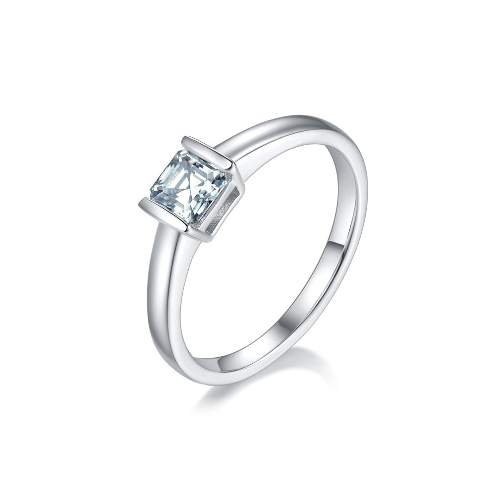Simple S925 Sterling Silver Inlaid 0.5 Ct Moissanite Ring Wholesale