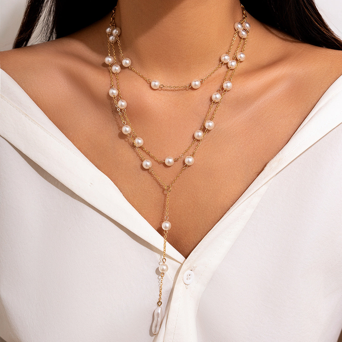 Planderful Vienna Verve Necklace – Elegant Y-Shaped Imitation Pearl Design