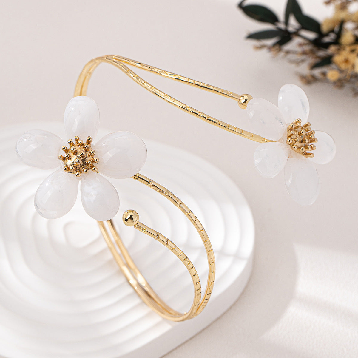 Planderful Vienna Verve Bracelet – Elegant Floral Design for Versatile Occasions