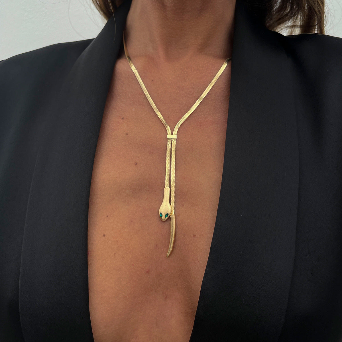 Planderful Vienna Verve Necklace – Versatile Snake-Shaped Design