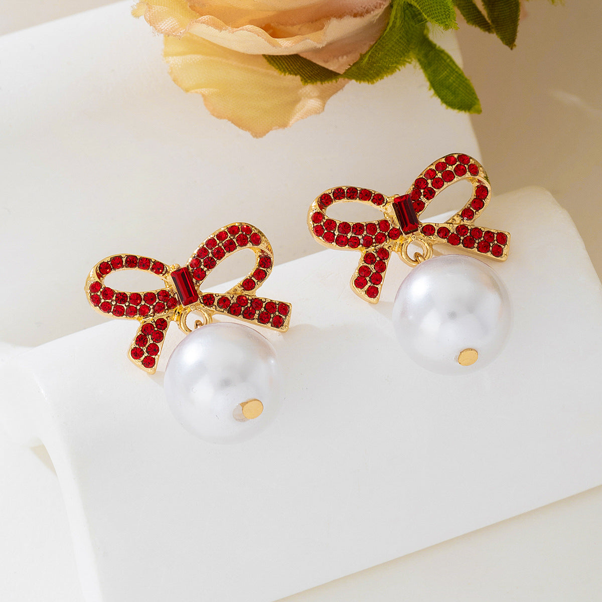 Planderful Vienna Verve Earrings – Elegant Retro Design with Imitation Pearls