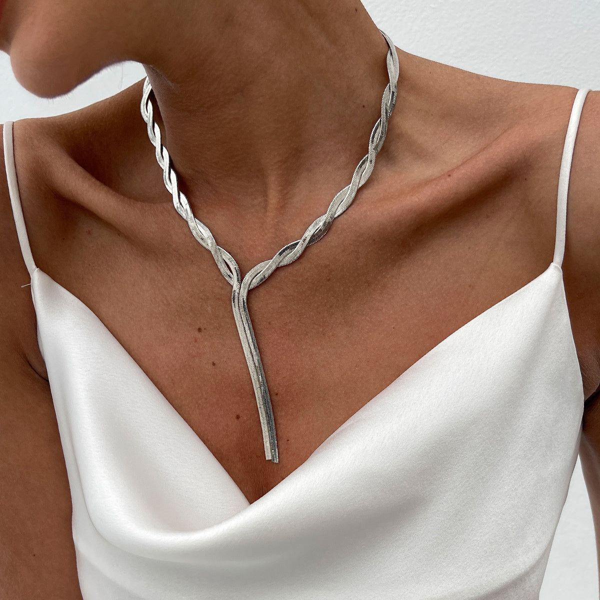 Planderful Vienna Verve Necklace – Elegant Y-Shaped Design