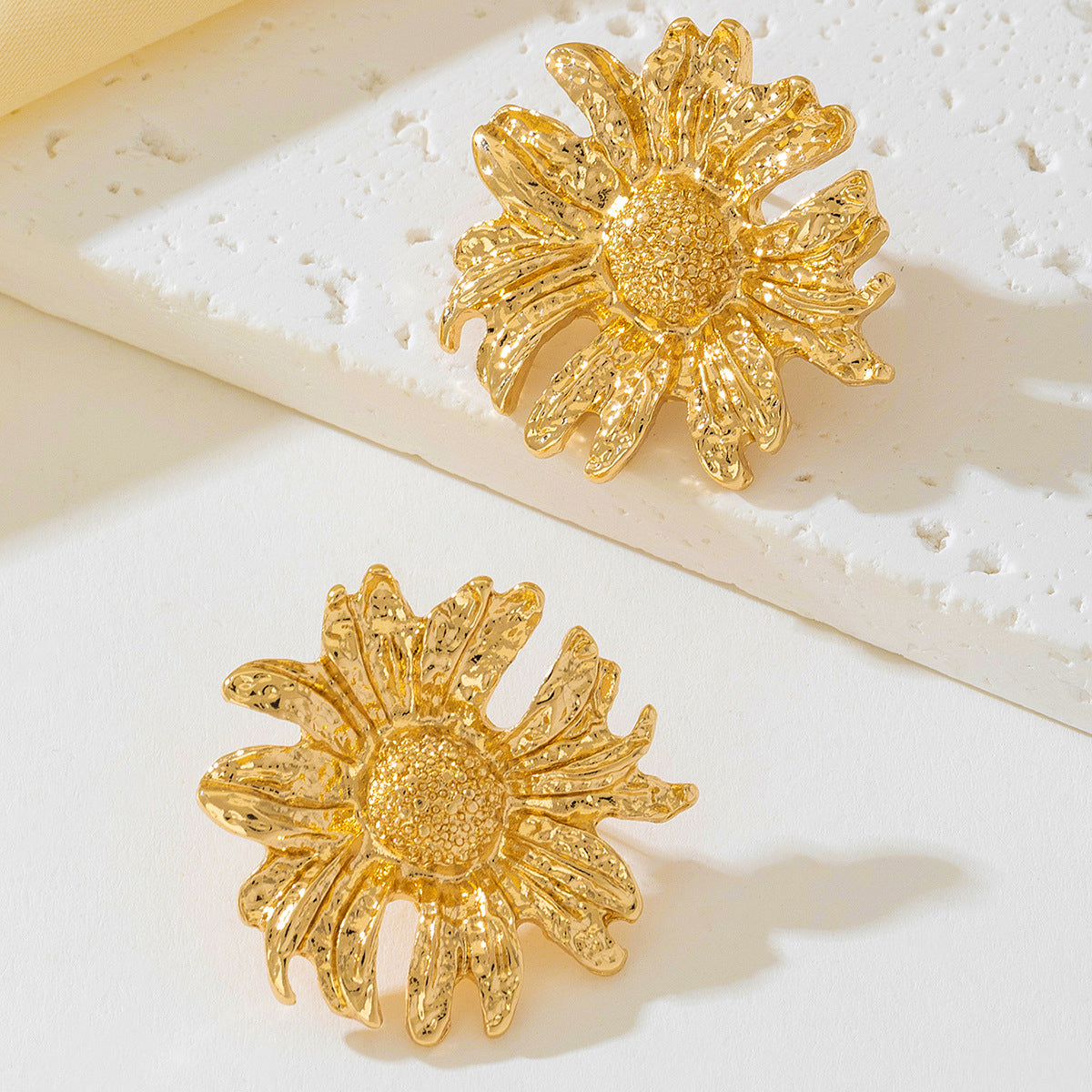 Planderful Vienna Verve Earrings – Retro Exquisite Metal Sunflower Design