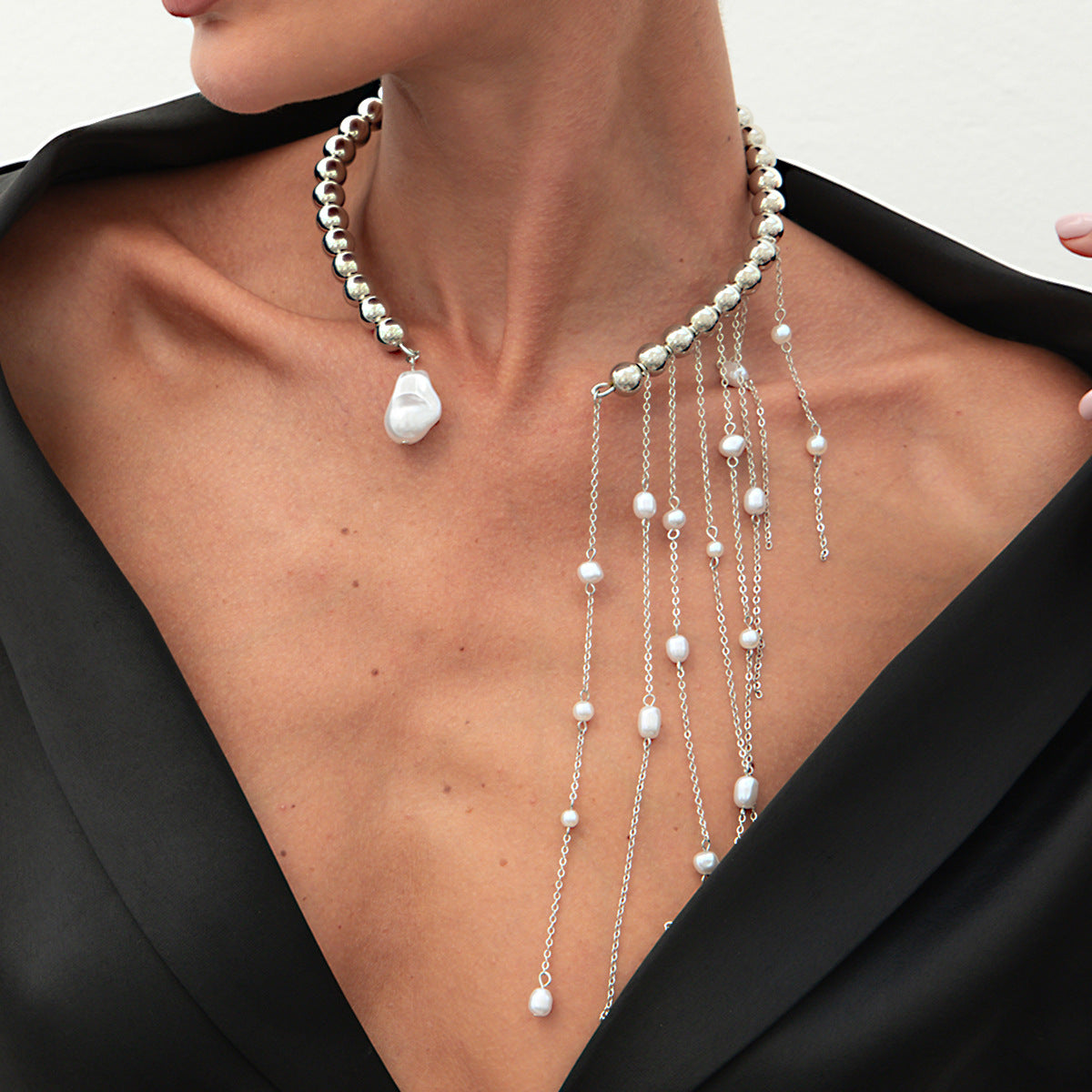 Planderful Vienna Verve Necklace – Elegant Imitation Pearl Design
