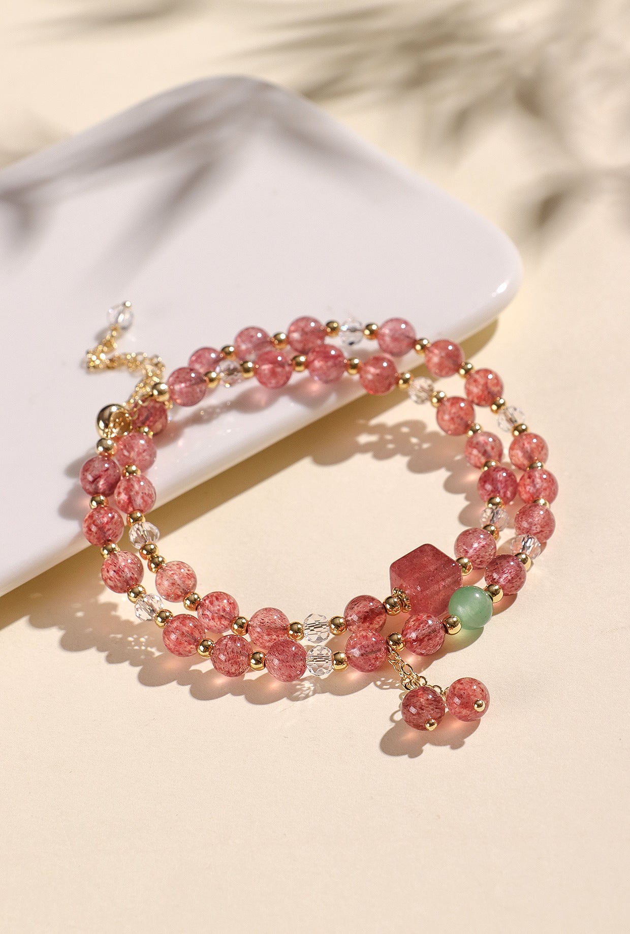 Planderful Fortune's Favor Crystal Beaded Bracelet – Fresh and Sweet Strawberry Design