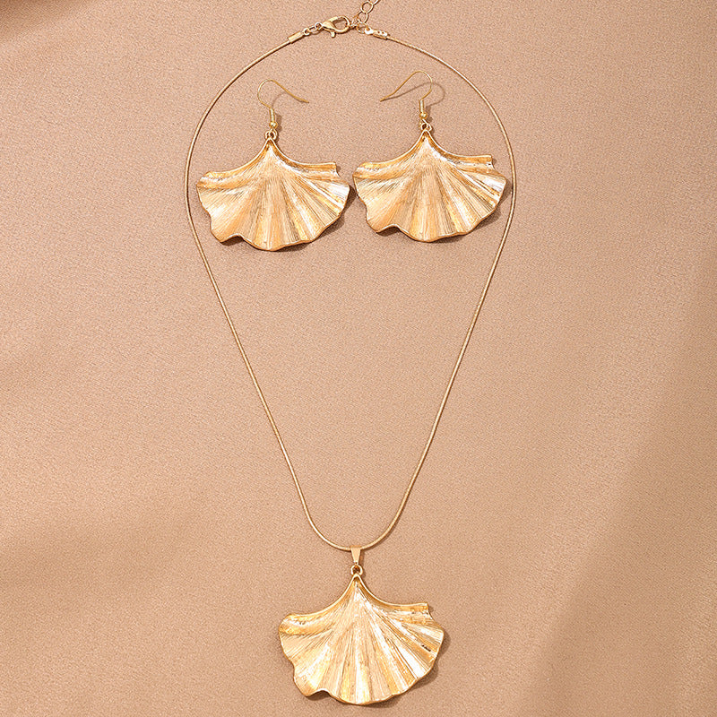Exaggerated Metal Ginkgo Leaf Jewelry Set for Women with Earrings and Necklace