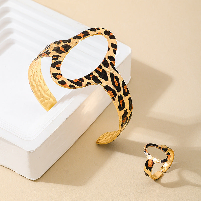 Stylish Leopard Print Metal Bracelet and Ring Set for Women