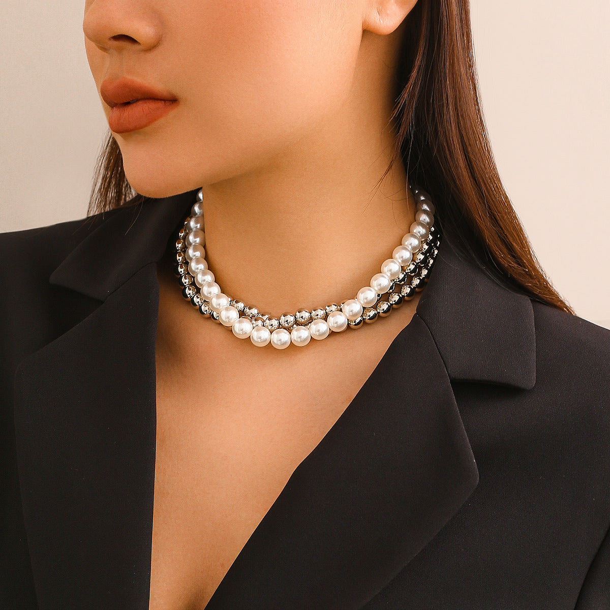 Contrasting Beaded Choker Necklace with European and American Influence