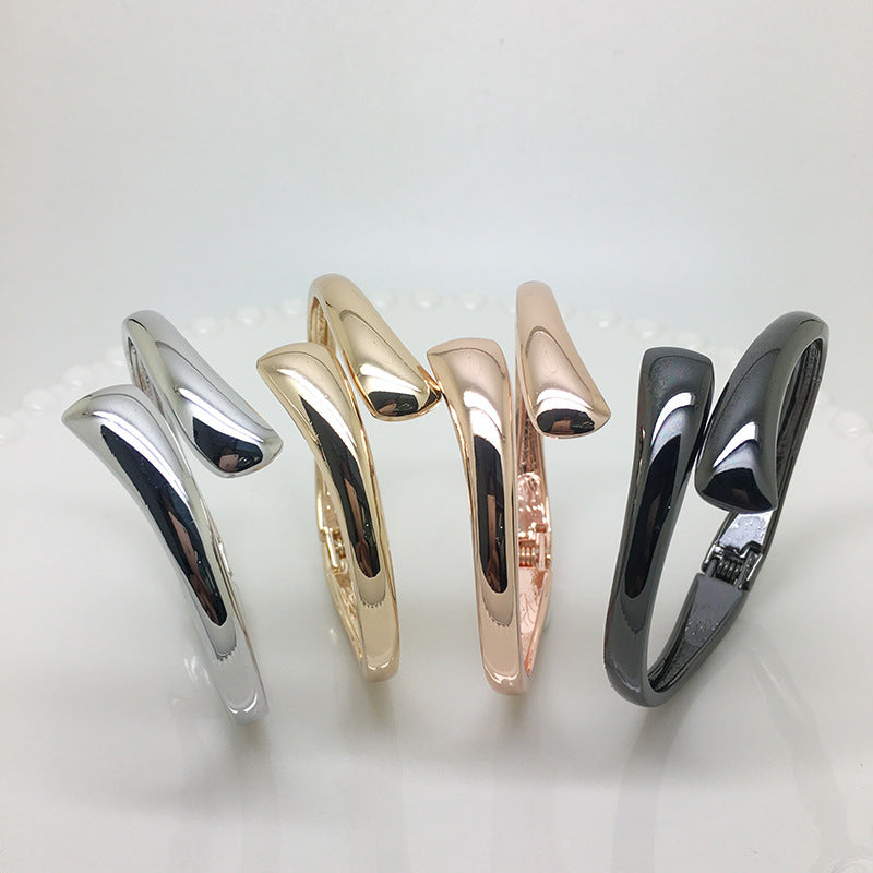 Street Chic Rose Gold Bracelet - Trendy Wholesale Accessory for Women, Perfect for Fashionable Outfits