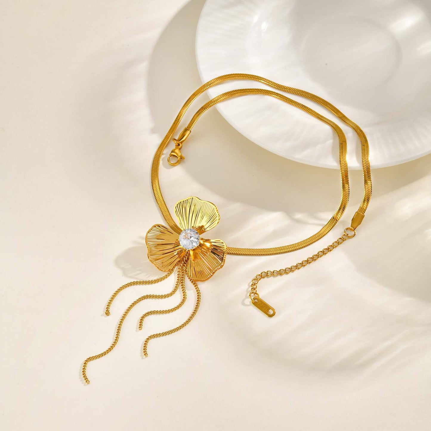 Wind Design Stainless Steel Blade Chain Zircon Clover Y-Shaped Necklace