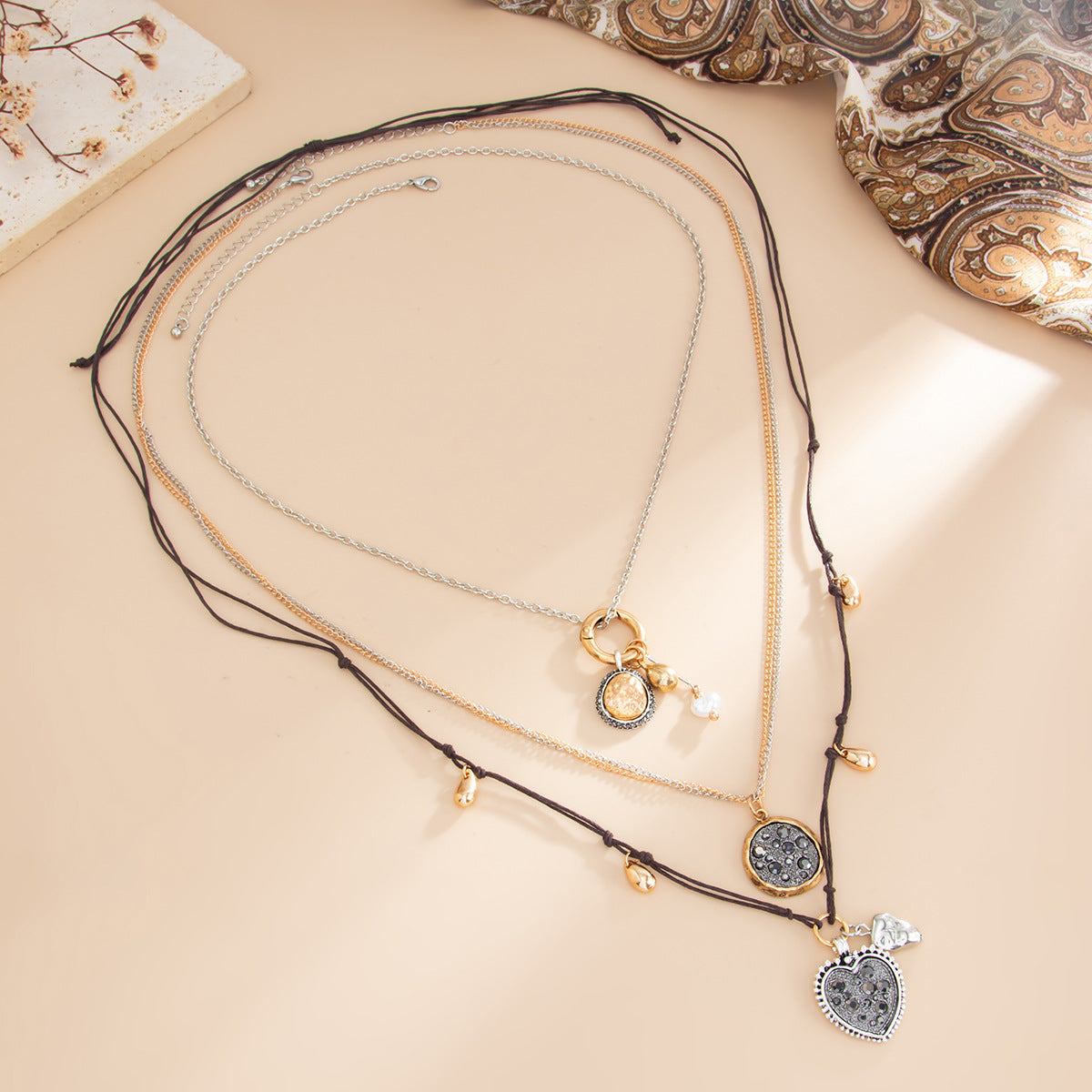 Stacked With Retro Love-Shaped Slightly Inlaid Zircon Necklace Western Wind Old Water