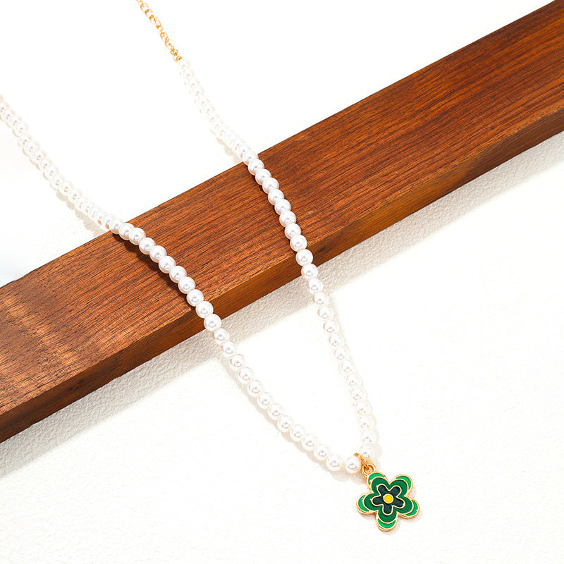 Elegant Parisian Pearl Collar Necklace with Retro Floral Pendant