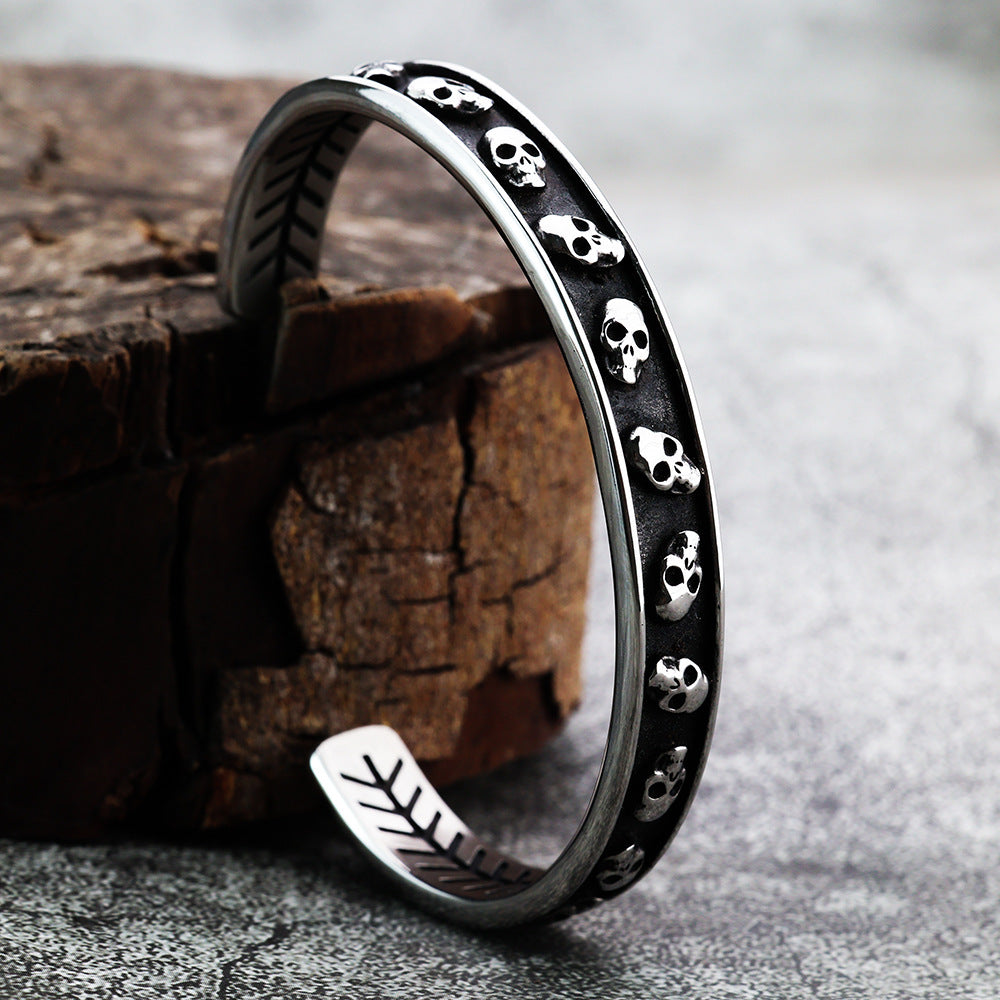 Planderful Stainless Steel Skull Bracelet Unisex Durable Retro Locomotive Style Halloween Accessory