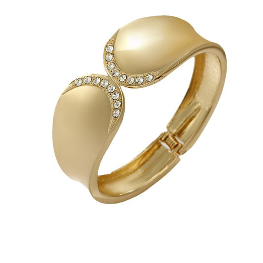 Glamorous Rhinestone-Embellished European Style Metal Bracelet for Women