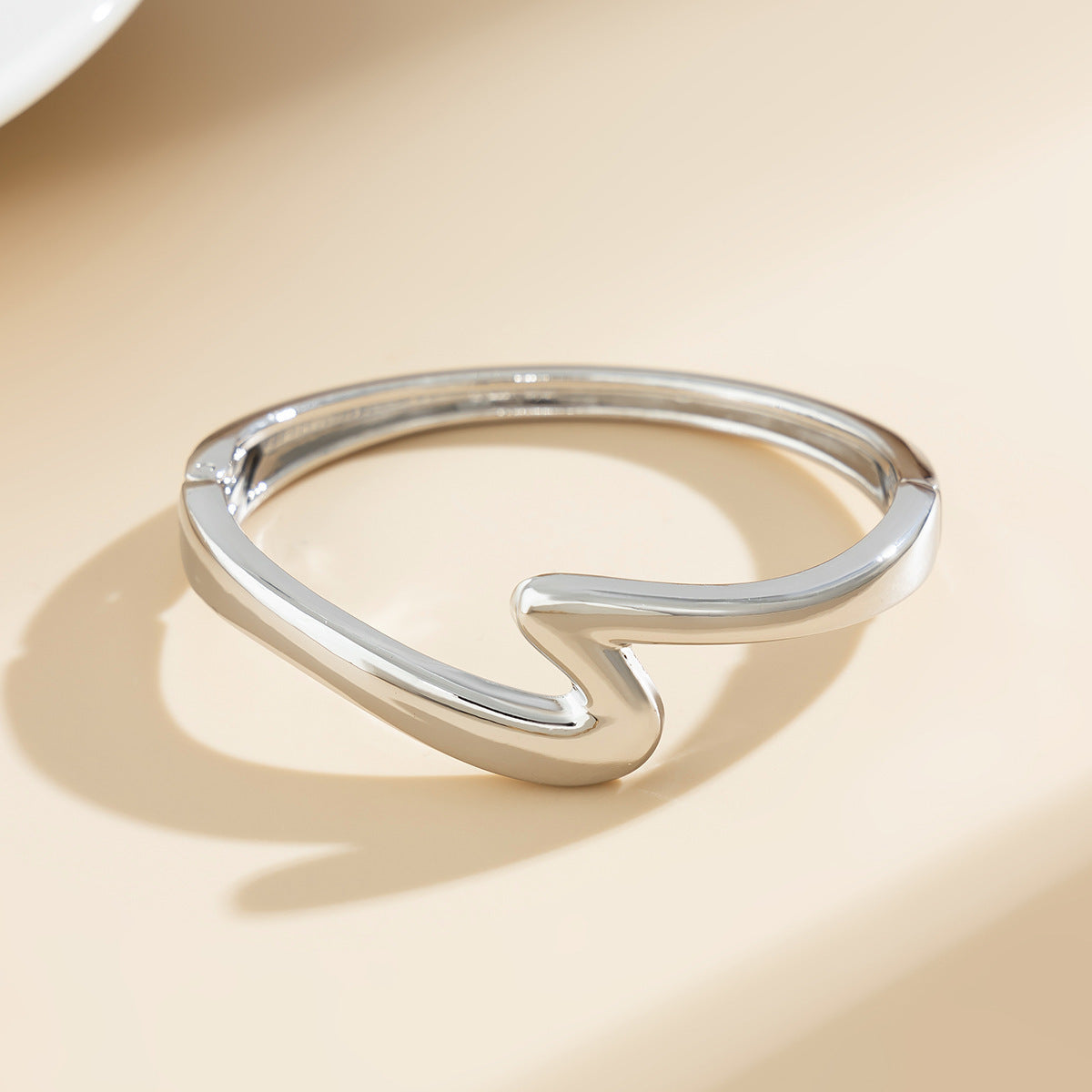 Planderful Vienna Verve Z Shaped Minimalist Metal Bracelet For Women Curved Smooth Statement