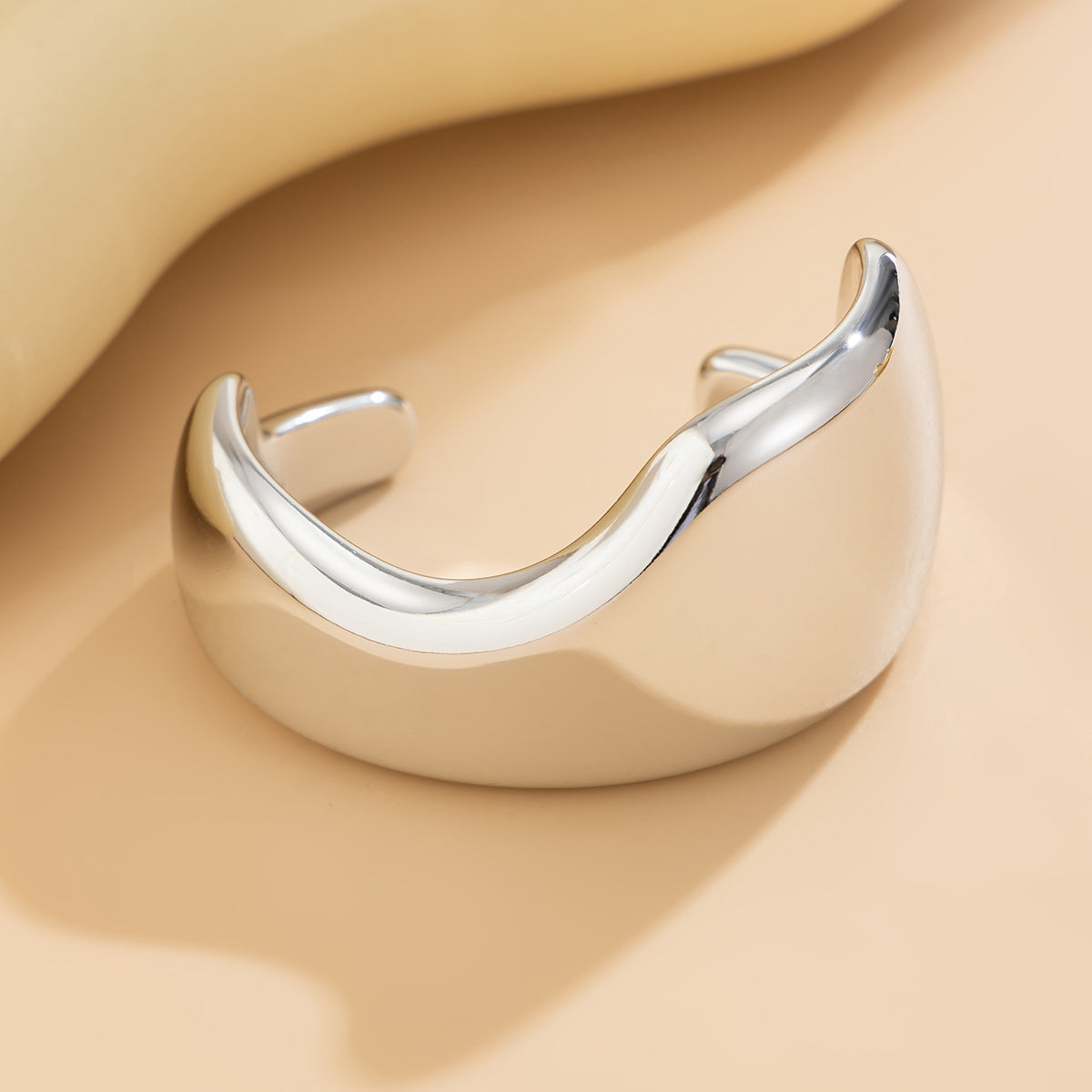 Planderful Vienna Verve Bracelet – Fashionable Geometric Design