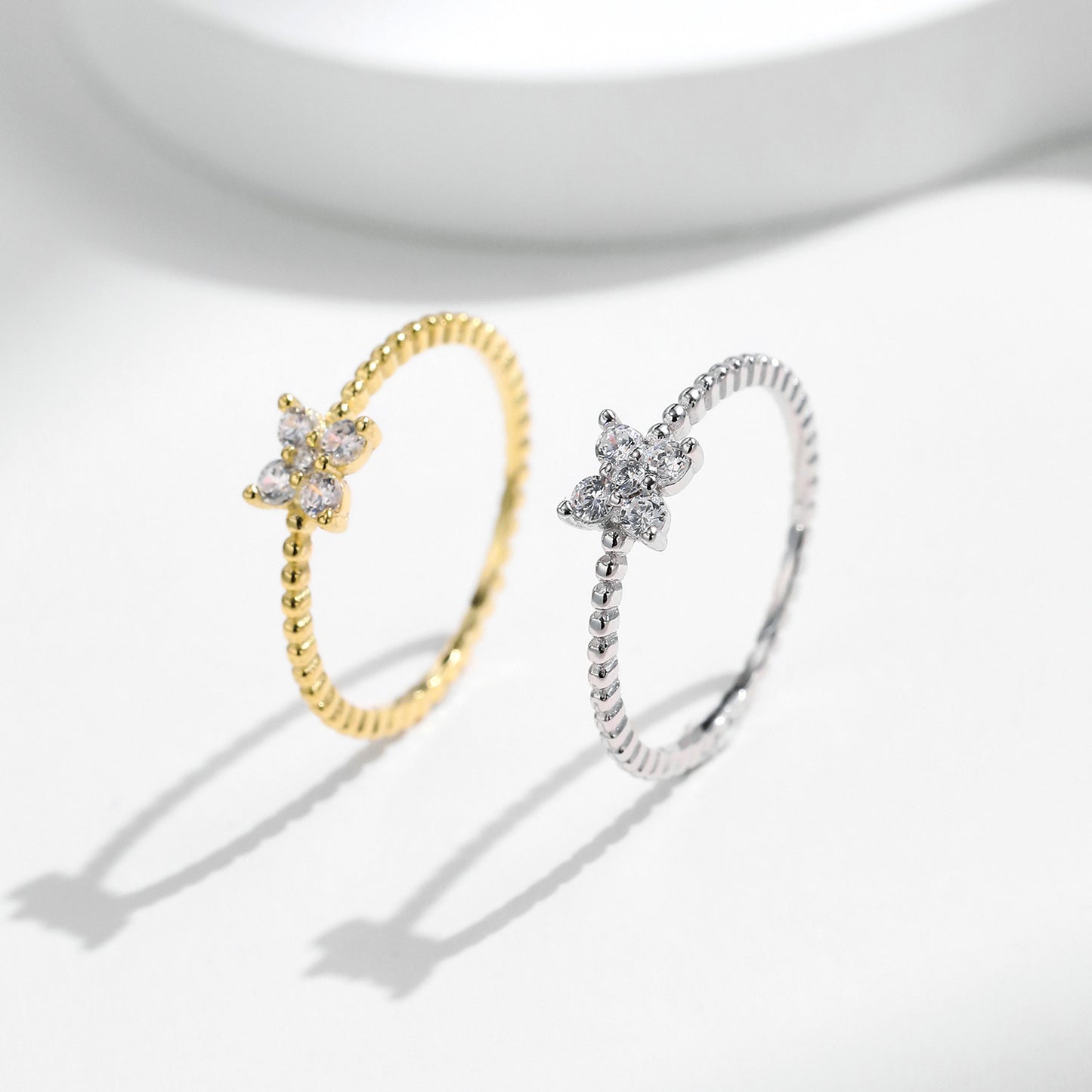 Planderful Moissanite Sparkling Ring – Elegant Two-Color Four-Leaf Clover Design