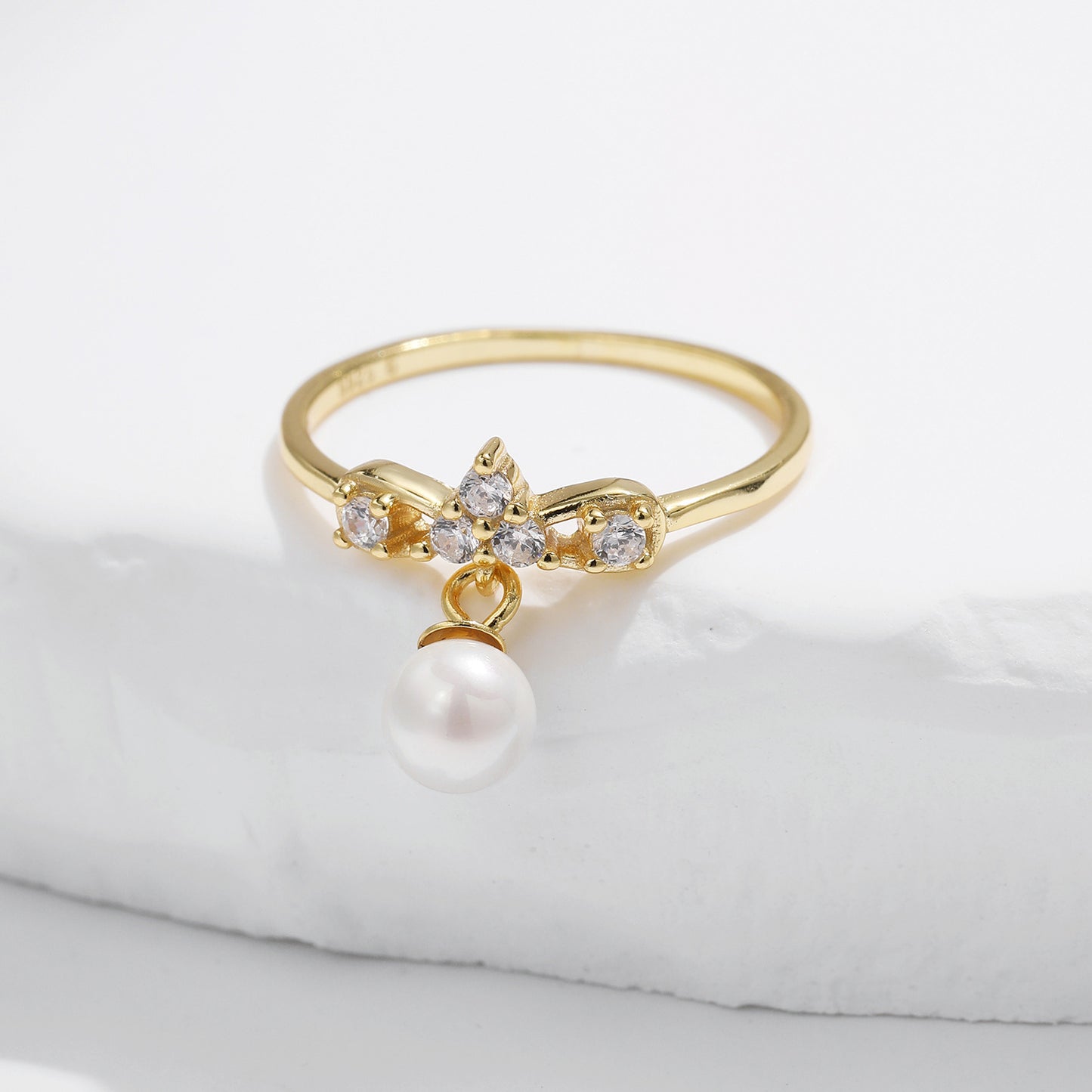 Planderful Everyday Genie Pearl Ring – Elegant Bow Design