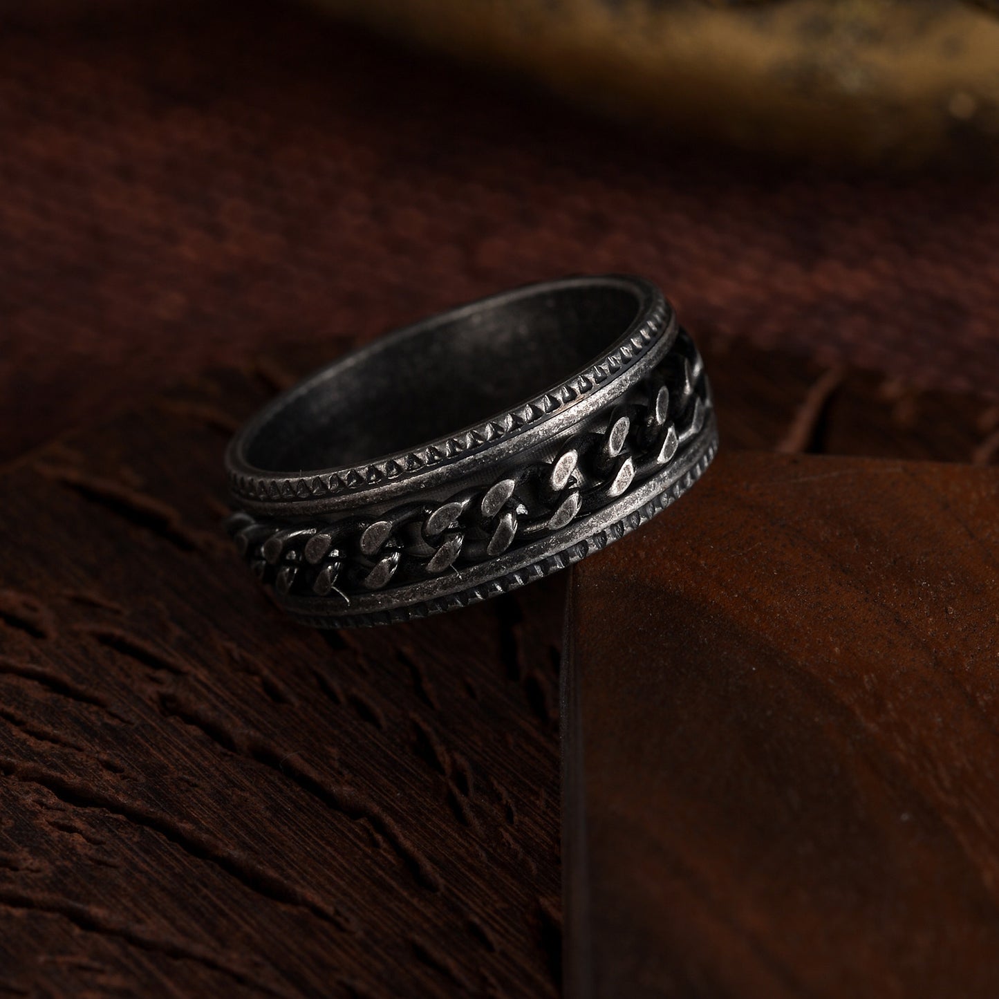 Planderful Everyday Genie Rotating Chain Ring For Men And Unisex Embossed Stainless Steel Silver
