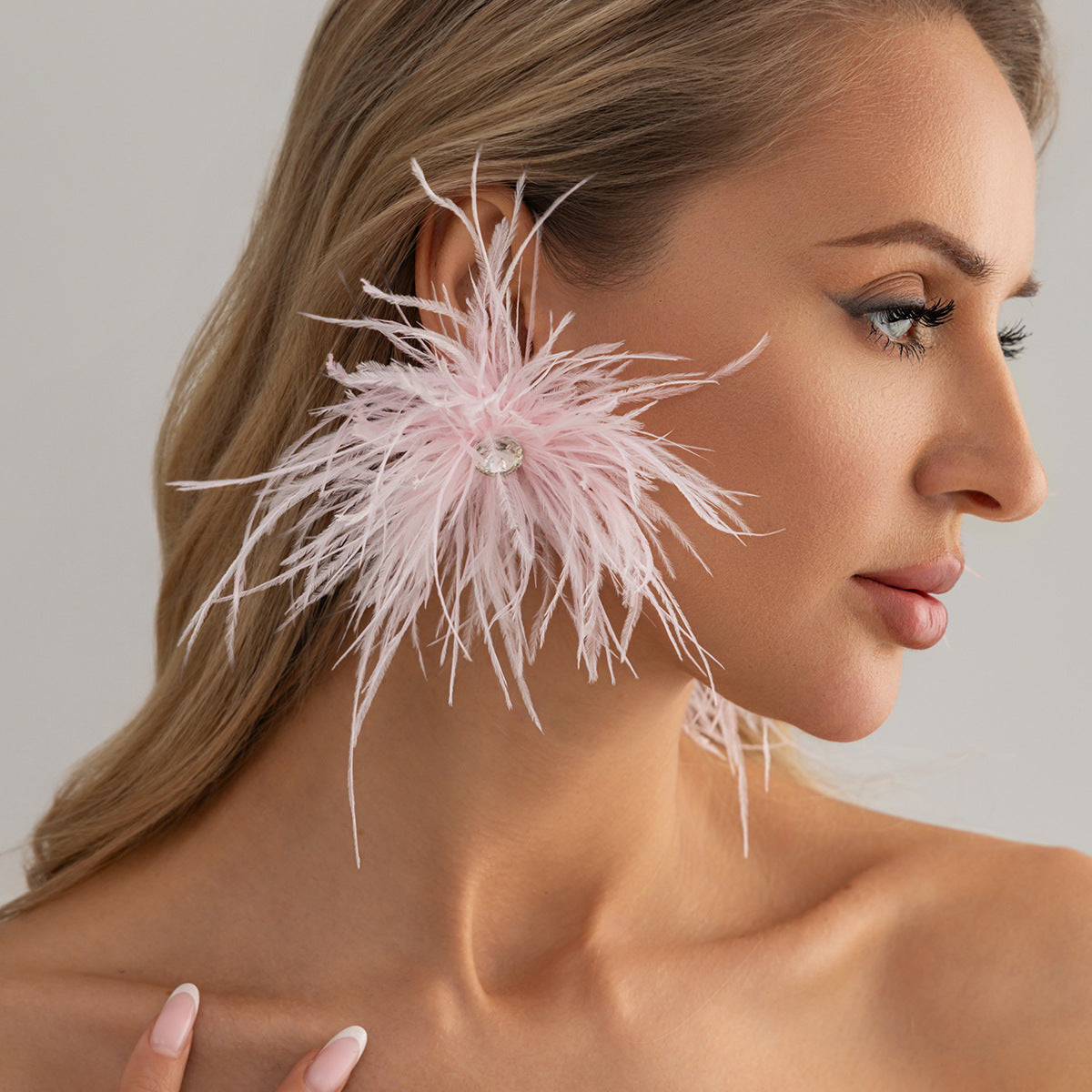 Planderful Vienna Verve Feather Flower Stud Earrings With Fluffy Zircon Accents For Trendsetting Fashion Lovers