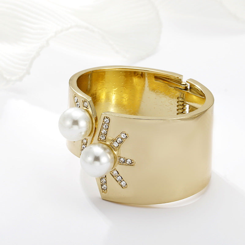 Exaggerated Wide Edge Pearl Bracelet with Metal Zinc Alloy Opening - Vienna Verve Collection