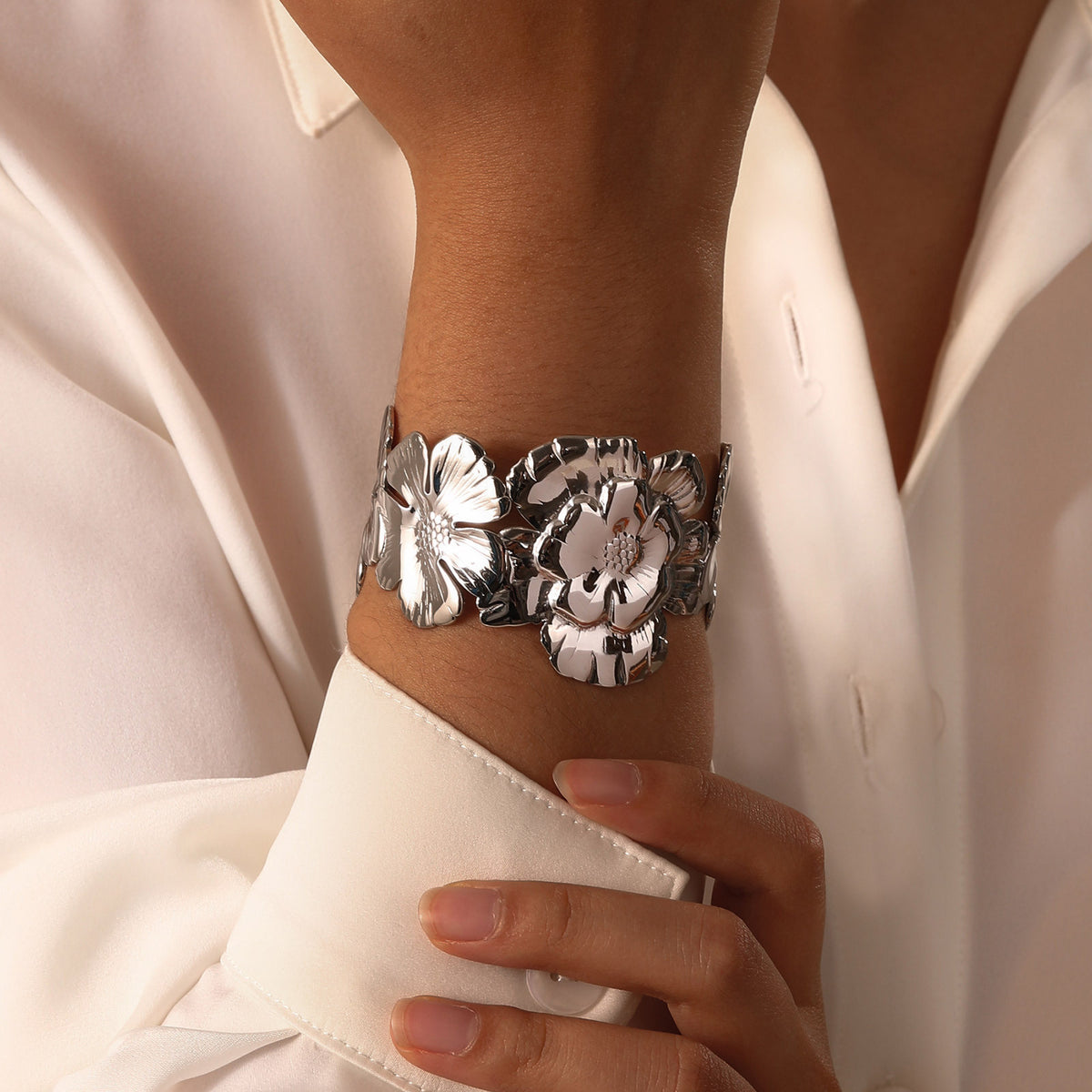 Flower Adjustable Stainless Steel Bracelet for Women