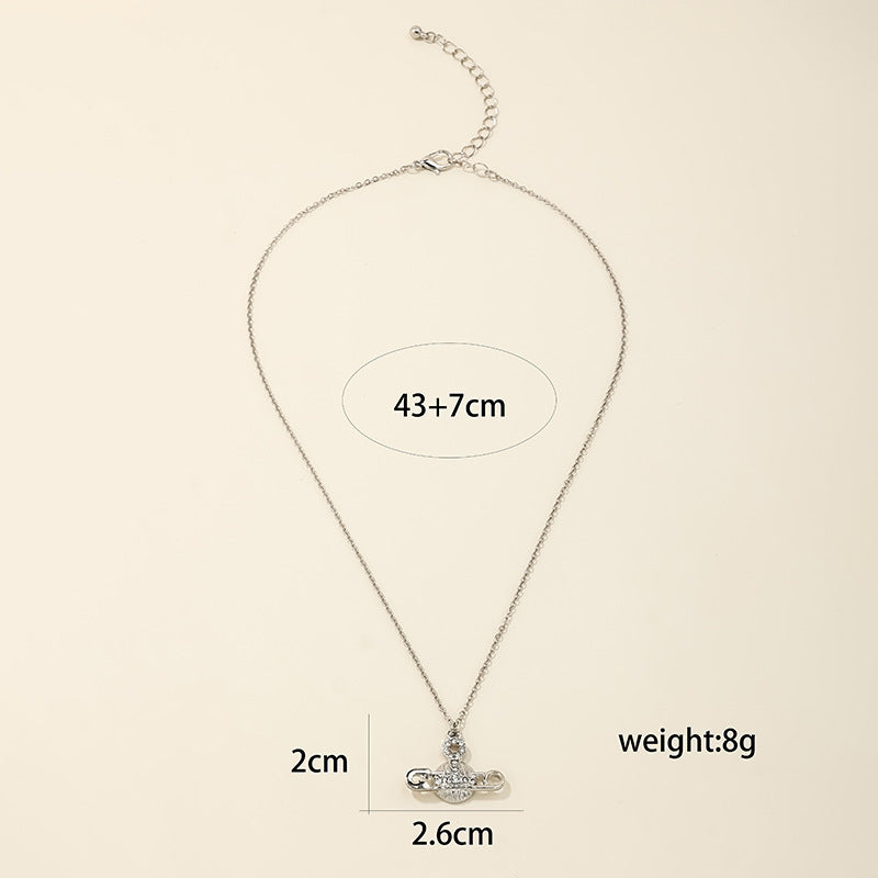 Luxurious Pearl Necklace with a Touch of French Elegance