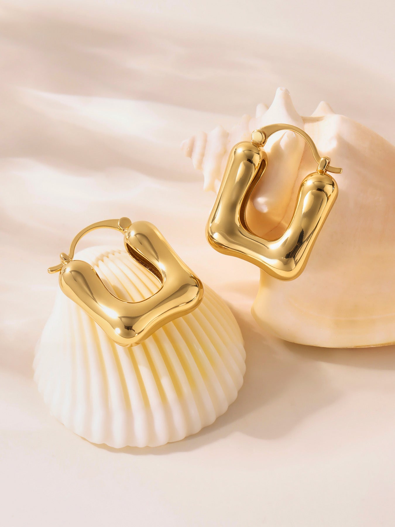 Planderful U Shaped Earrings Geometric 18K Gold Women