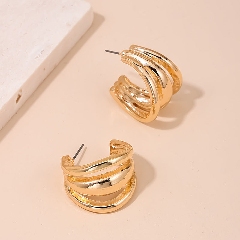 Luxurious Retro Hollow Arc Earrings in C-Shape