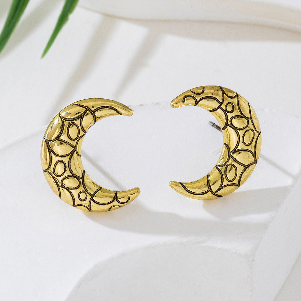 Planderful Vienna Verve Moon Earrings – Trendy Retro Design