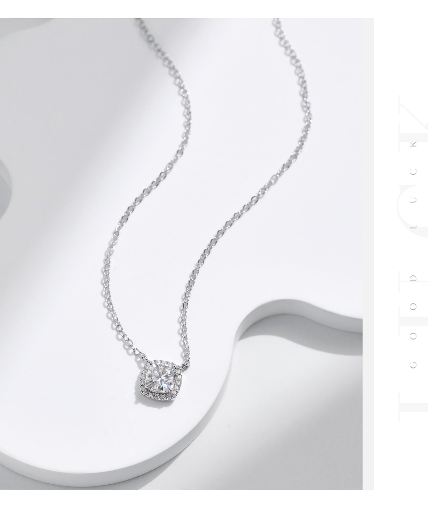 Planderful Moissanite Sparkling Necklace – Chic Light Luxury Design