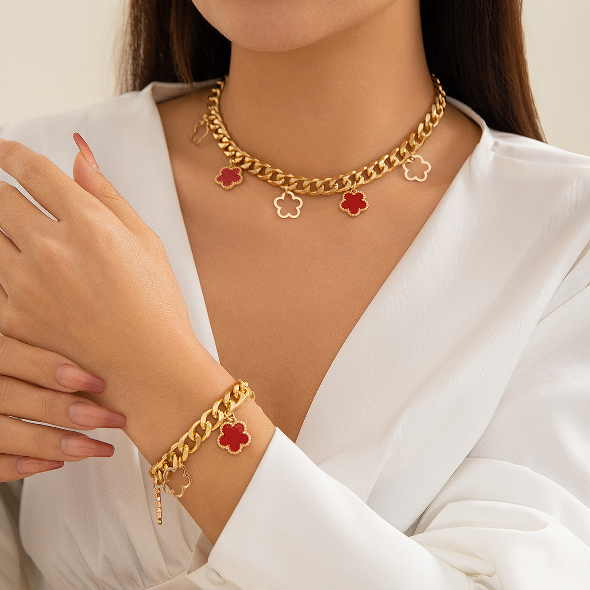 Cold Wind Metal Alloy Necklace with Tassel Clover Pendant