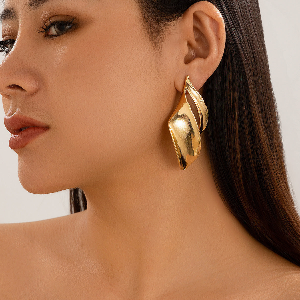 Planderful Geometric Stud Earrings Women Hollow Metal Texture Twist Glossy Statement Jewelry