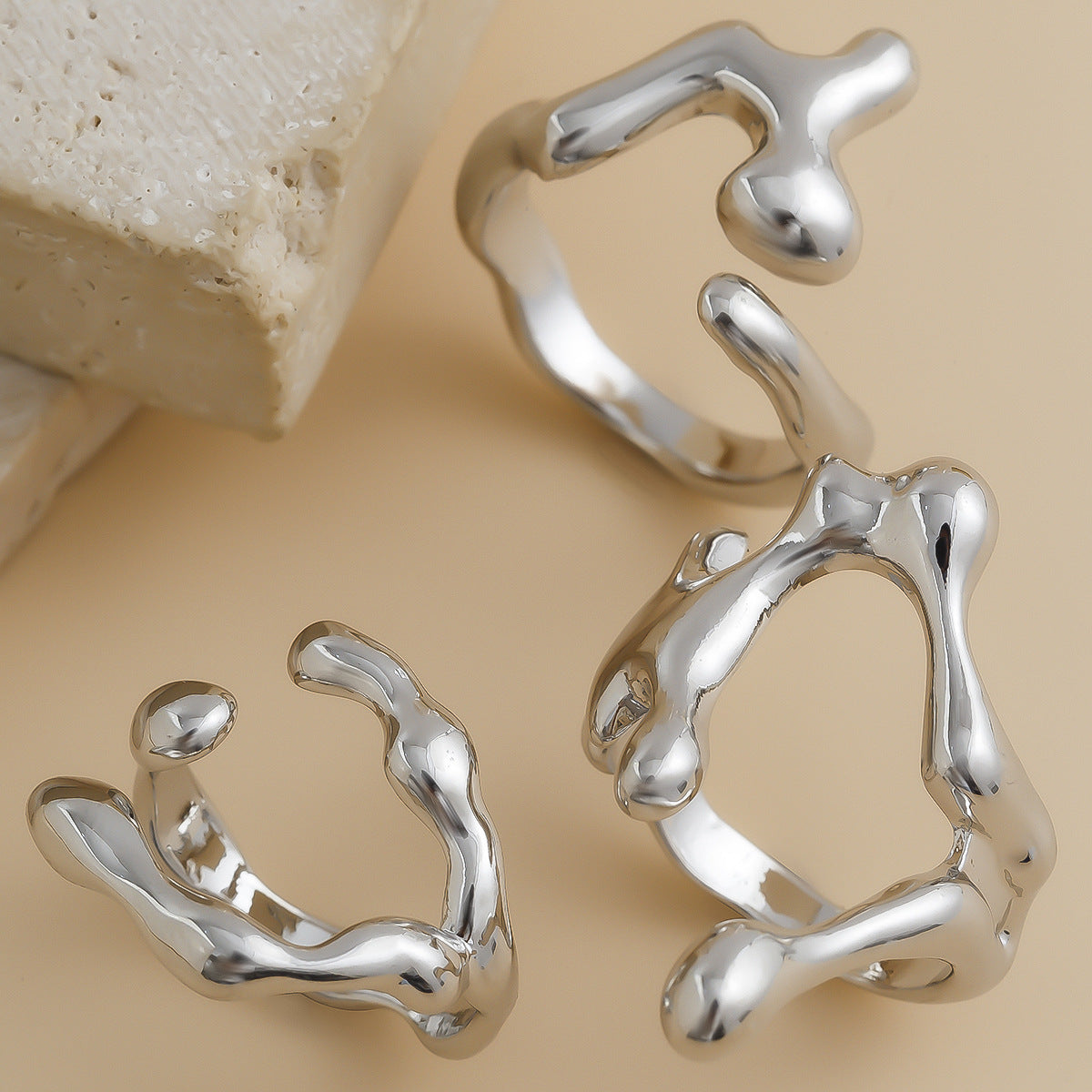 Planderful Vienna Verve Ring Set – Unique Hollow Liquid Design