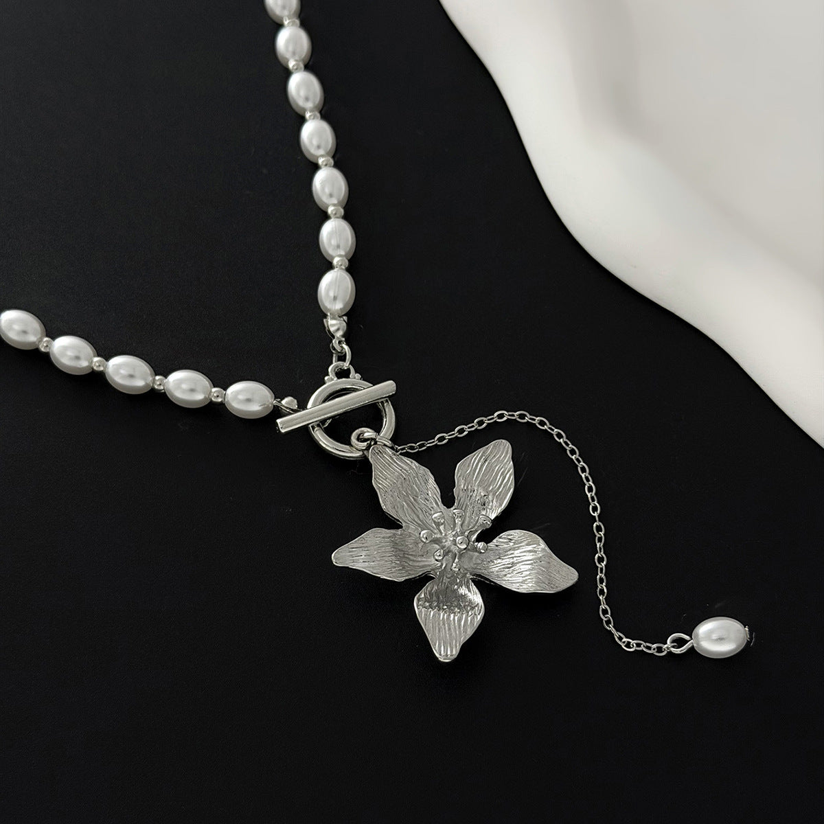 French Flower Pendant Retro Pearl Necklace Ot Buckle Beaded Collarbone